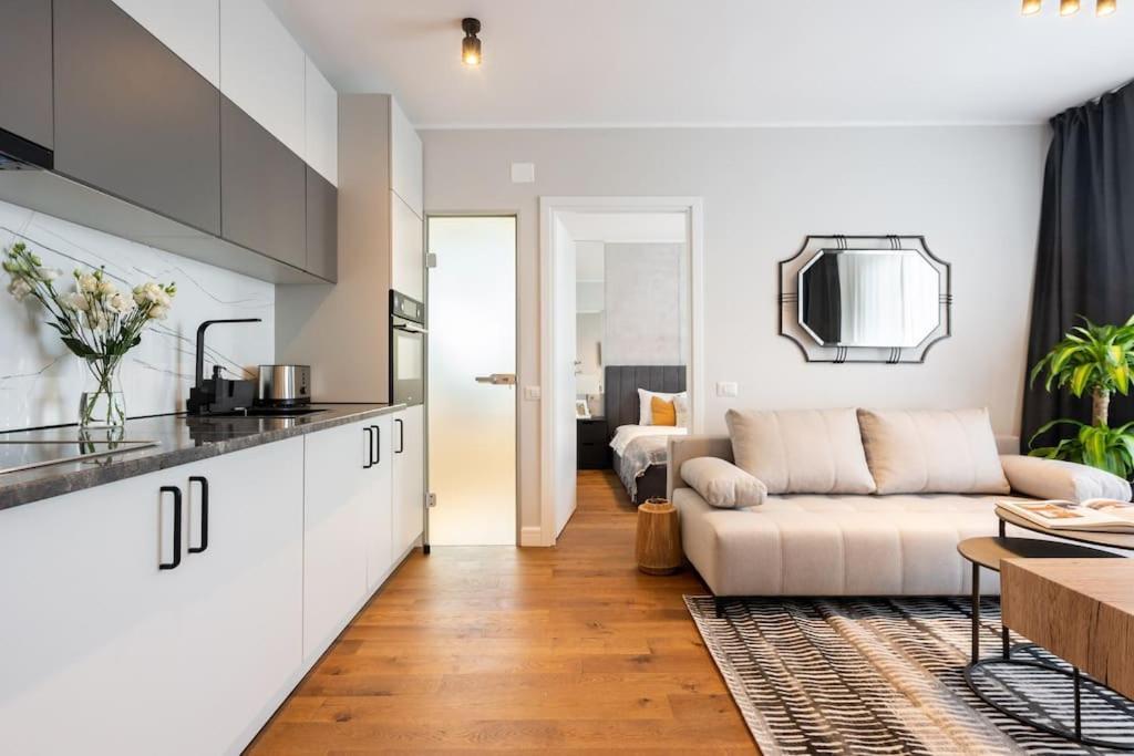Apartament Stunning Views 2Br Midtown Flat - Charming Balcony Bukareszt Zewnętrze zdjęcie