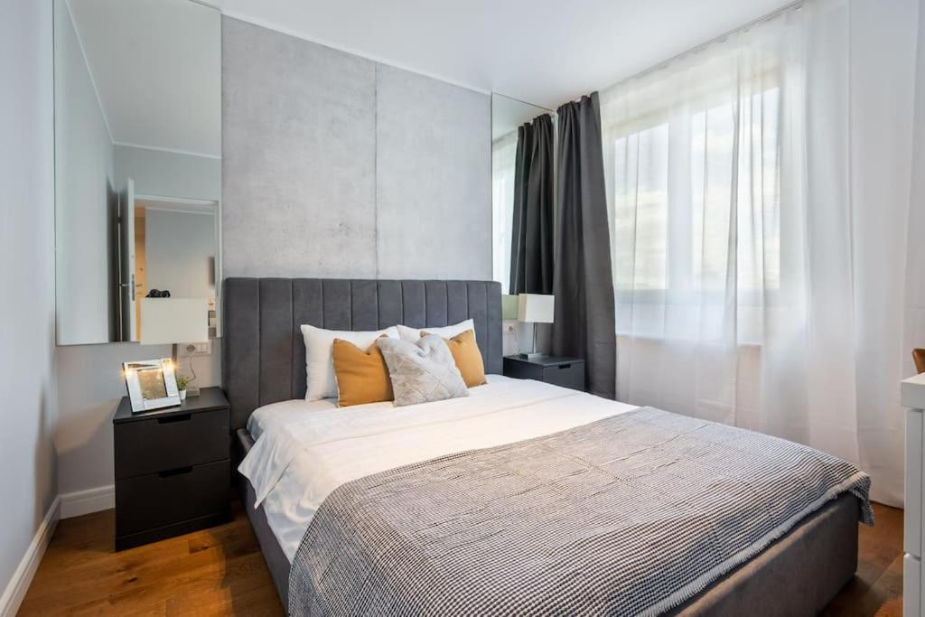 Apartament Stunning Views 2Br Midtown Flat - Charming Balcony Bukareszt Zewnętrze zdjęcie