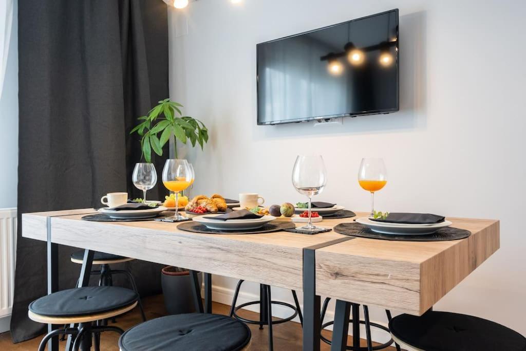 Apartament Stunning Views 2Br Midtown Flat - Charming Balcony Bukareszt Zewnętrze zdjęcie