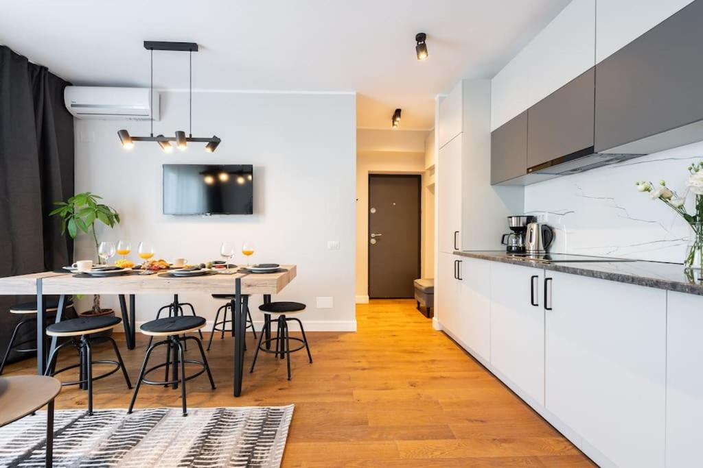 Apartament Stunning Views 2Br Midtown Flat - Charming Balcony Bukareszt Zewnętrze zdjęcie