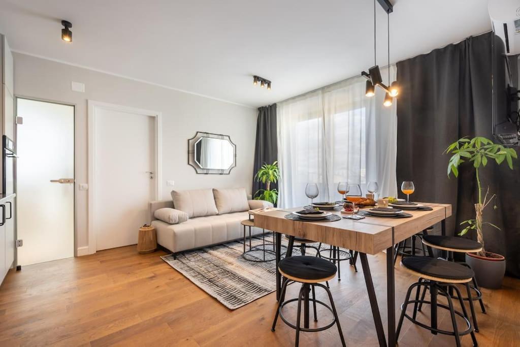 Apartament Stunning Views 2Br Midtown Flat - Charming Balcony Bukareszt Zewnętrze zdjęcie