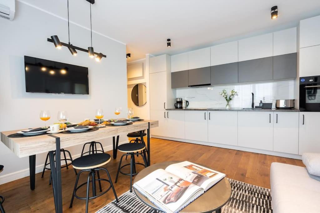 Apartament Stunning Views 2Br Midtown Flat - Charming Balcony Bukareszt Zewnętrze zdjęcie