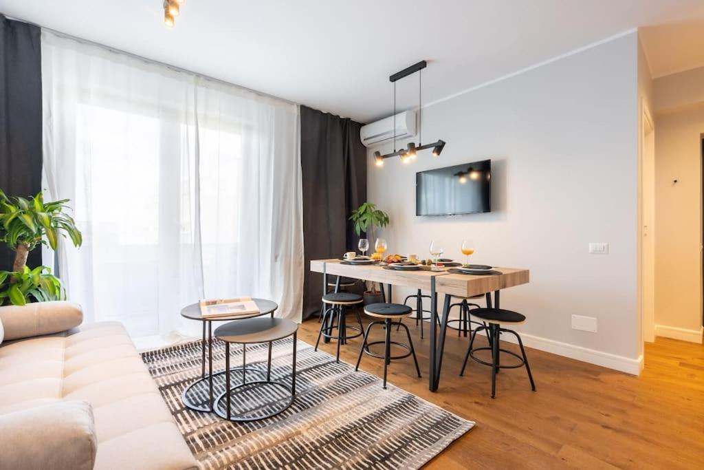 Apartament Stunning Views 2Br Midtown Flat - Charming Balcony Bukareszt Zewnętrze zdjęcie